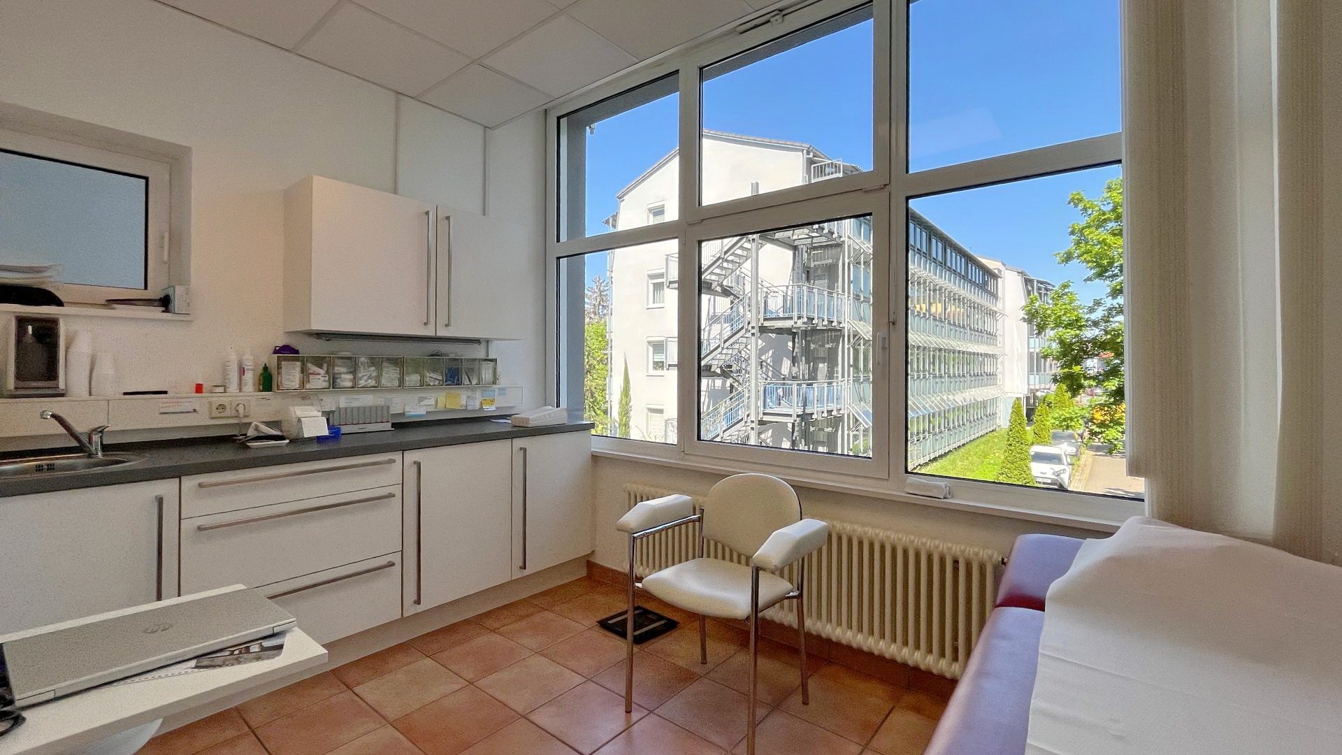 Immobilienangebot - Breisach am Rhein - Gewerbe - Renditestarke Kapitalanlage in bester Innenstadtlage - vermietete Praxis in Breisach
