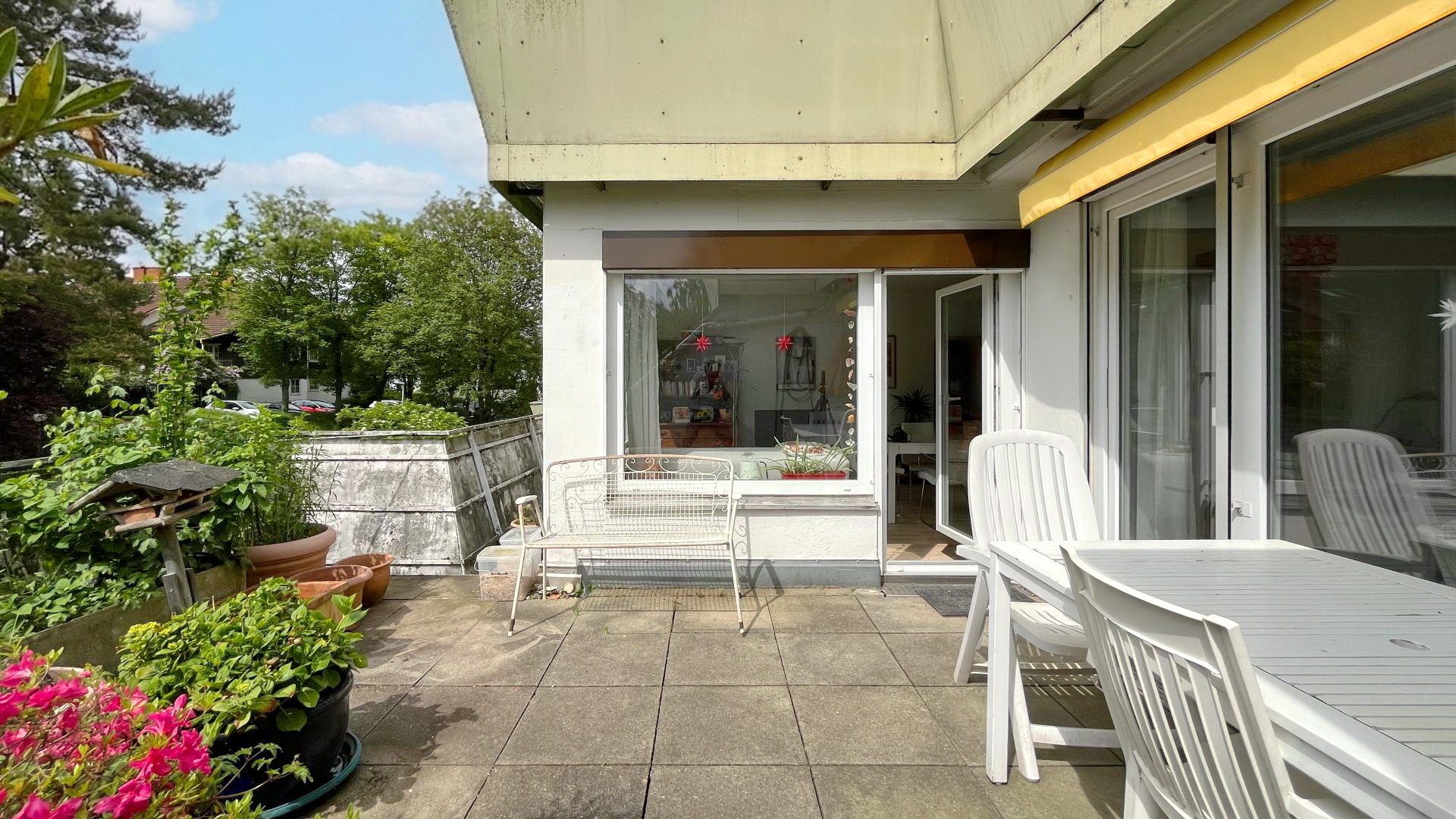 Immobilienangebot - Freiburg i. Br. / Tiengen - Wohnen & Investment & Rest - Charmante 2-Zimmer-Wohnung mit Dachterrasse und Blick ins Grüne