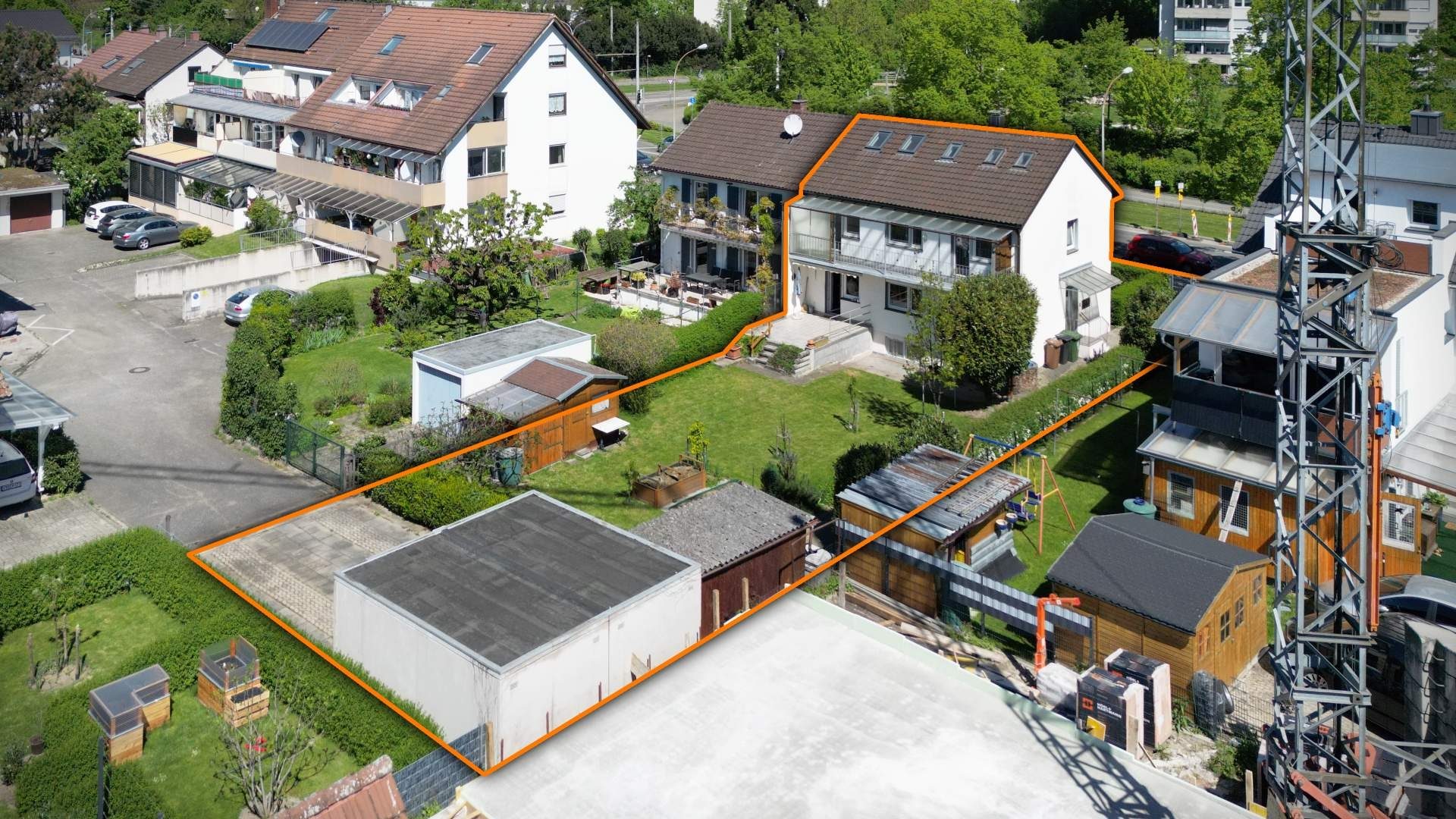 Immobilienangebot - Freiburg i. Br. / Haslach - Wohnen & Investment & Rest - Zweifamilienhaus mit großem Grundstück und viel Potenzial