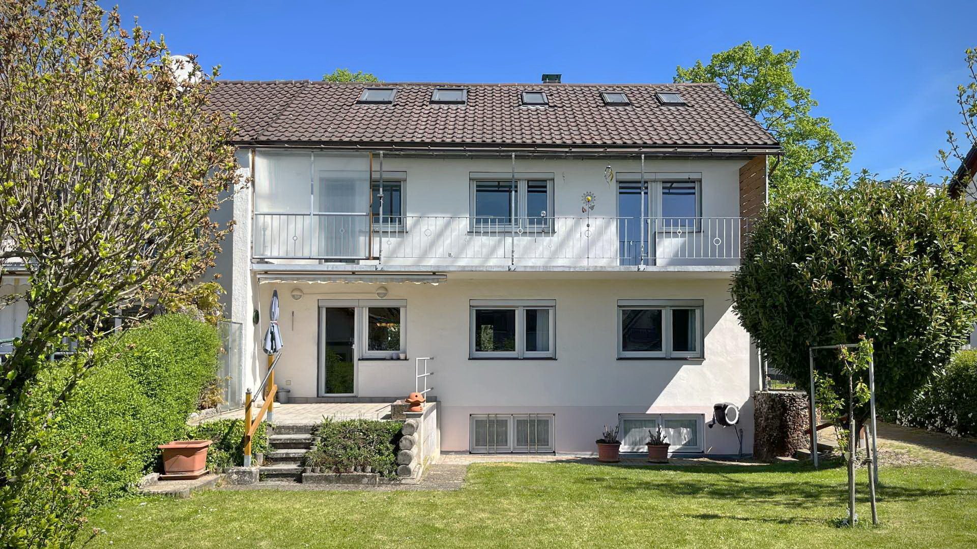 Immobilienangebot - Freiburg i. Br. / Haslach - Wohnen & Investment & Rest - Zweifamilienhaus mit großem Grundstück und viel Potenzial