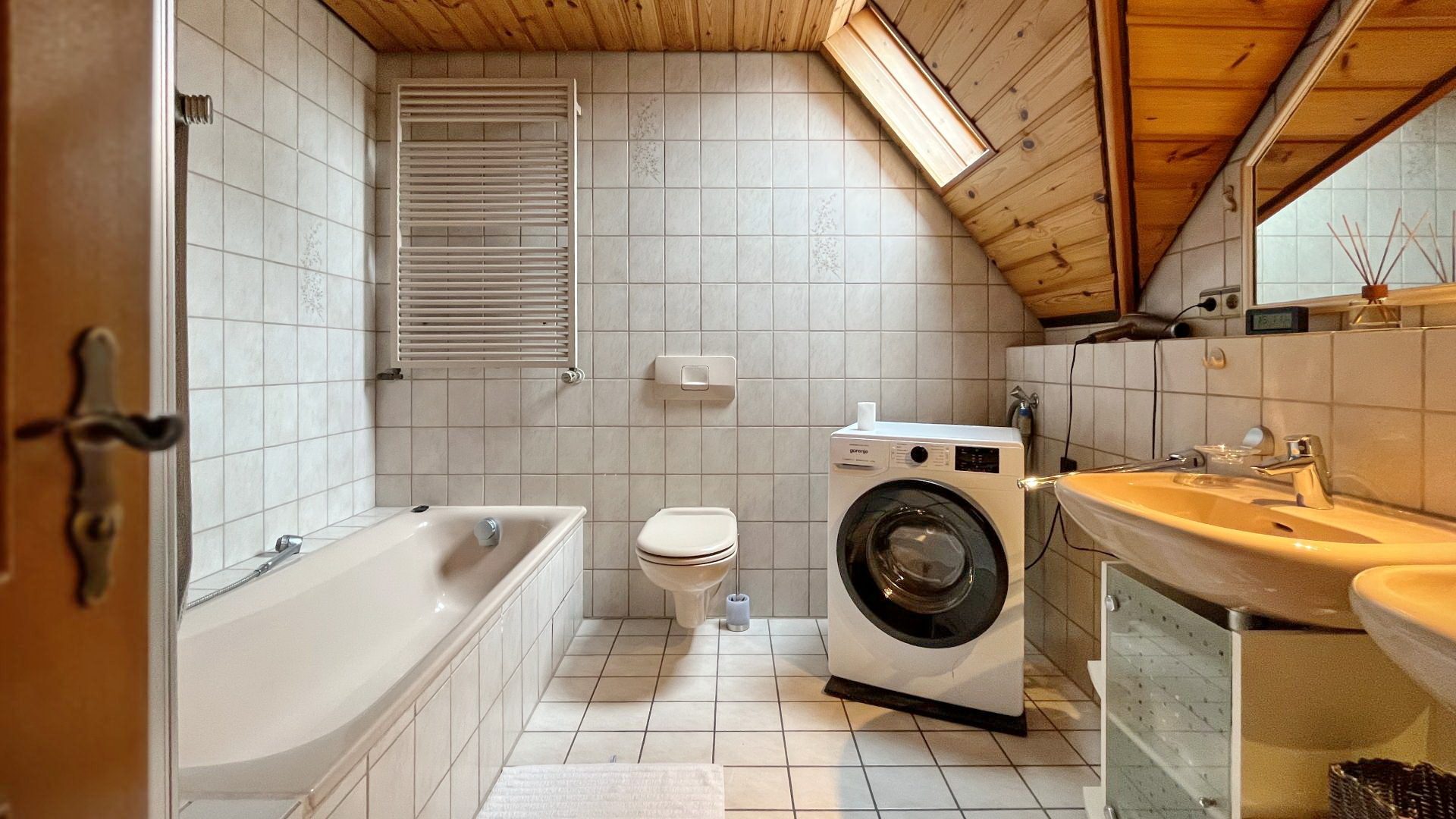 Immobilienangebot - Teningen / Köndringen - Wohnen & Investment & Rest - Bieterverfahren: Winzerhof mit großem Grundstück und Weinstube in Köndringen
