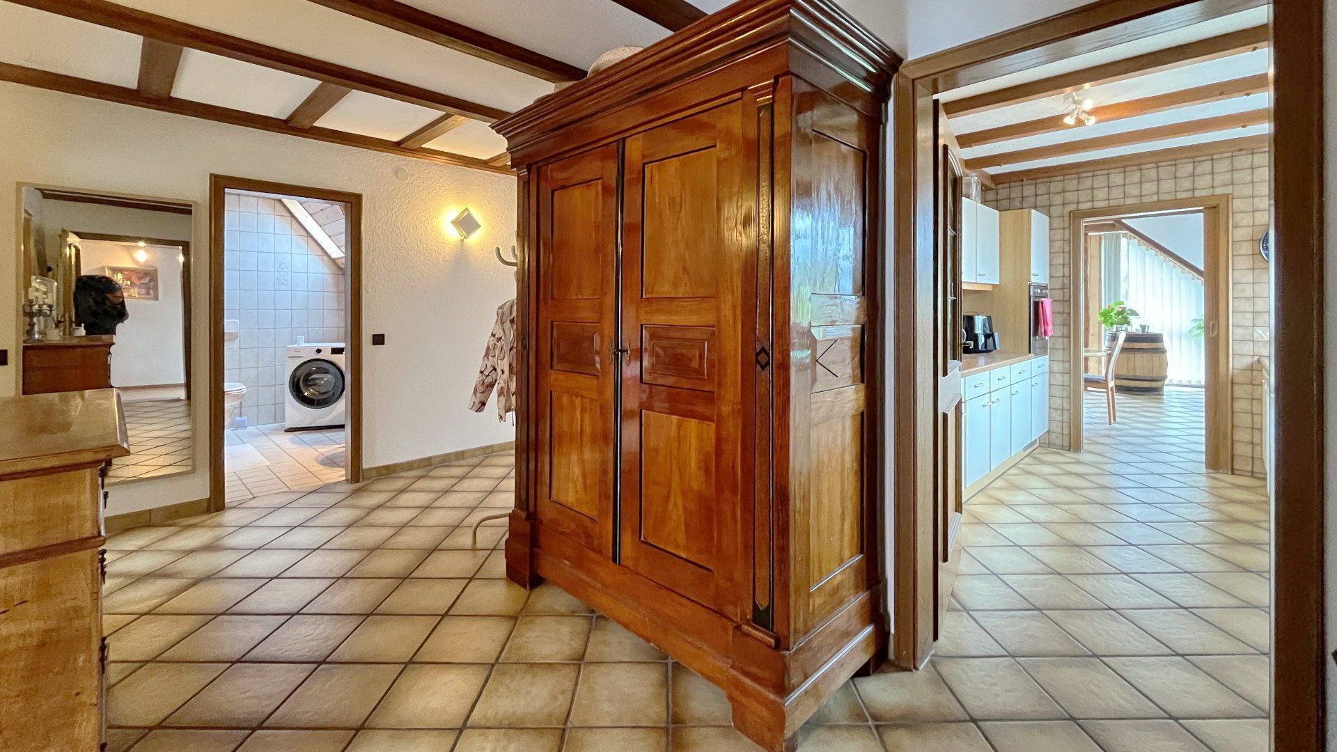 Immobilienangebot - Teningen / Köndringen - Wohnen & Investment & Rest - Bieterverfahren: Winzerhof mit großem Grundstück und Weinstube in Köndringen