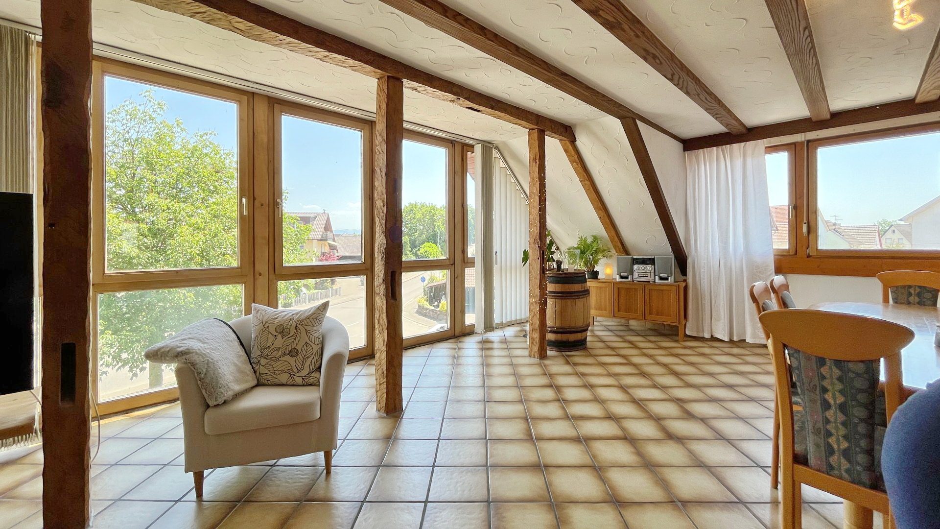 Immobilienangebot - Teningen / Köndringen - Wohnen & Investment & Rest - Bieterverfahren: Winzerhof mit großem Grundstück und Weinstube in Köndringen