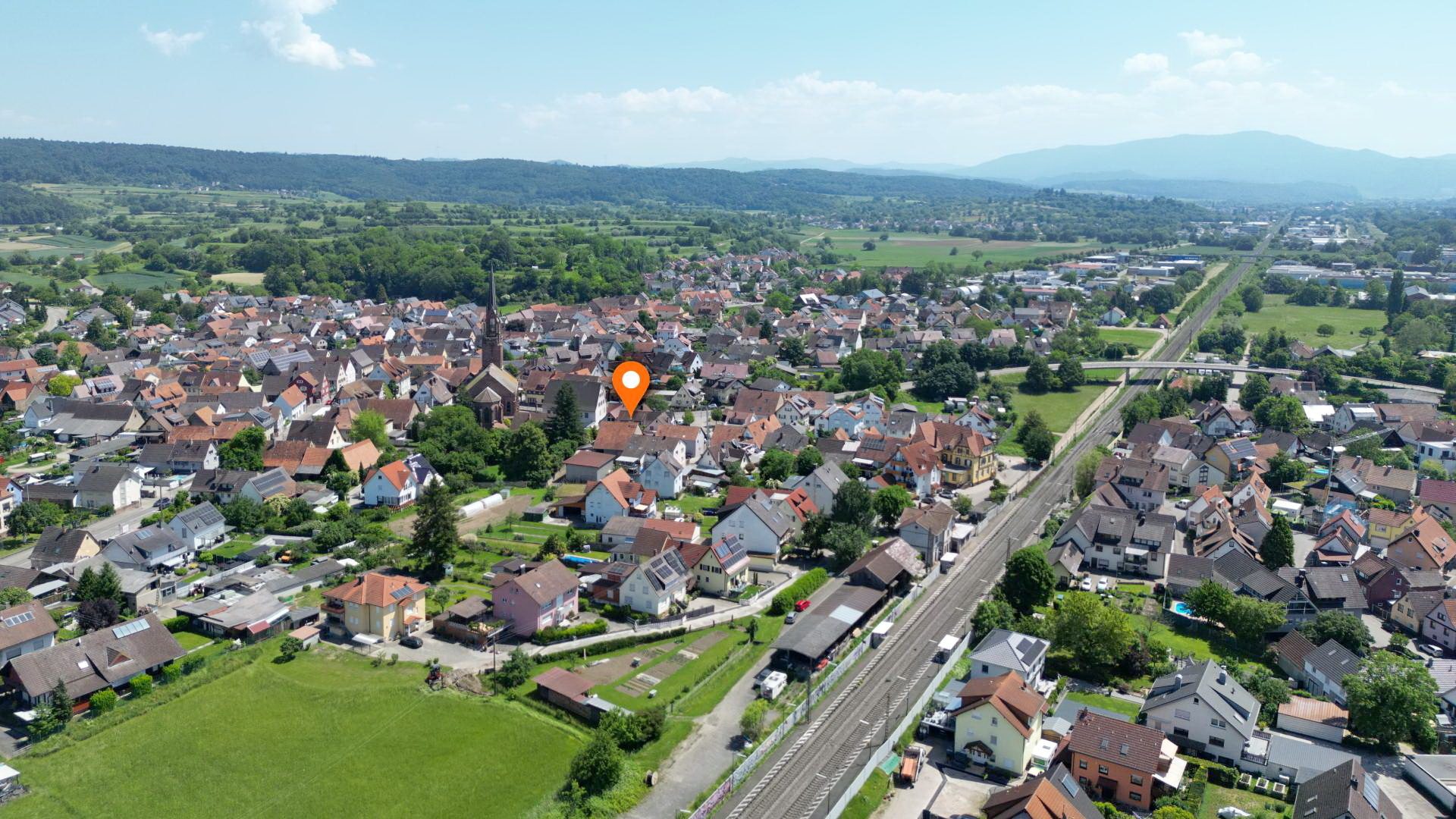 Immobilienangebot - Teningen / Köndringen - Wohnen & Investment & Rest - Bieterverfahren: Winzerhof mit großem Grundstück und Weinstube in Köndringen