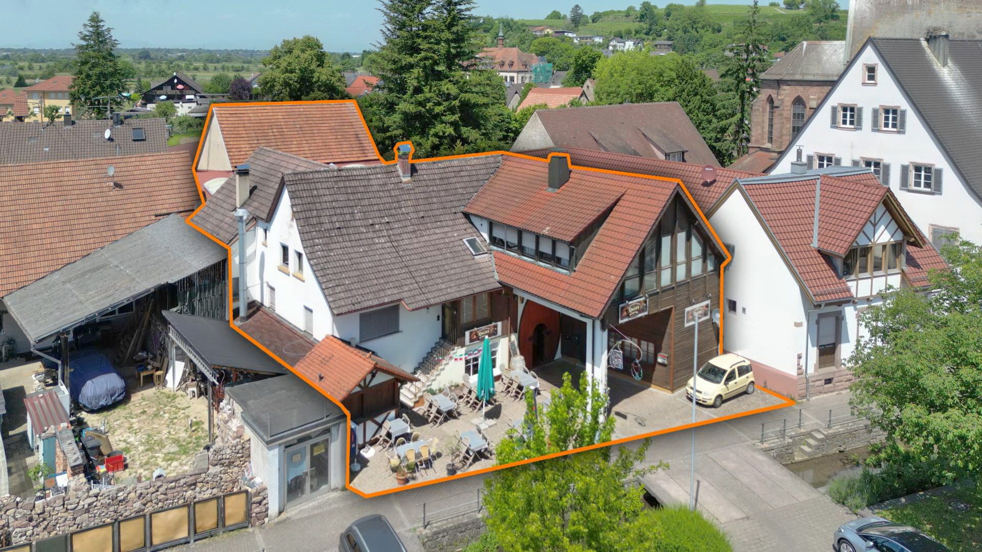 Immobilienangebot - Teningen / Köndringen - Wohnen & Investment & Rest - Bieterverfahren: Winzerhof mit großem Grundstück und Weinstube in Köndringen
