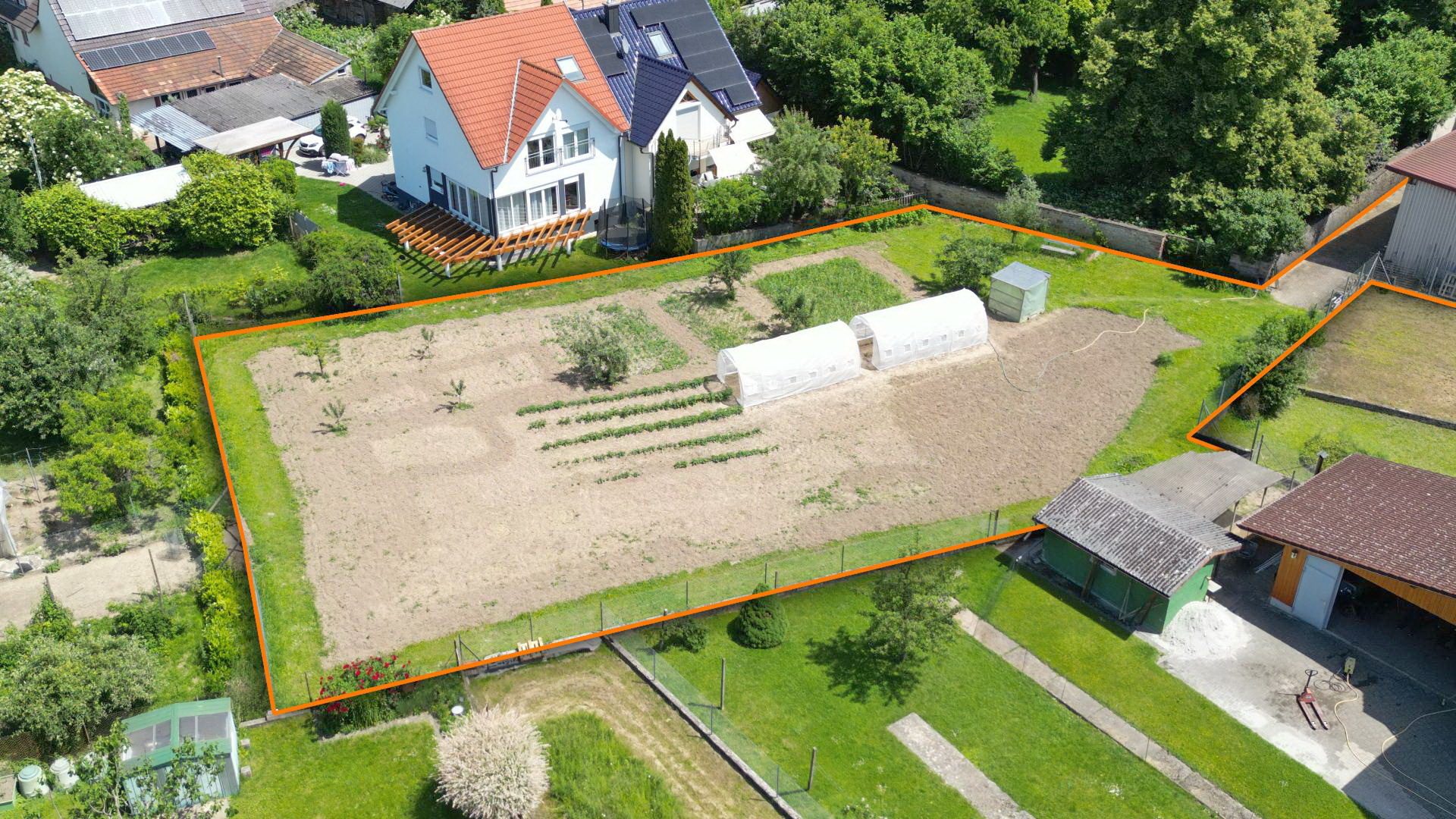 Immobilienangebot - Teningen / Köndringen - Wohnen & Investment & Rest - Bieterverfahren: Winzerhof mit großem Grundstück und Weinstube in Köndringen