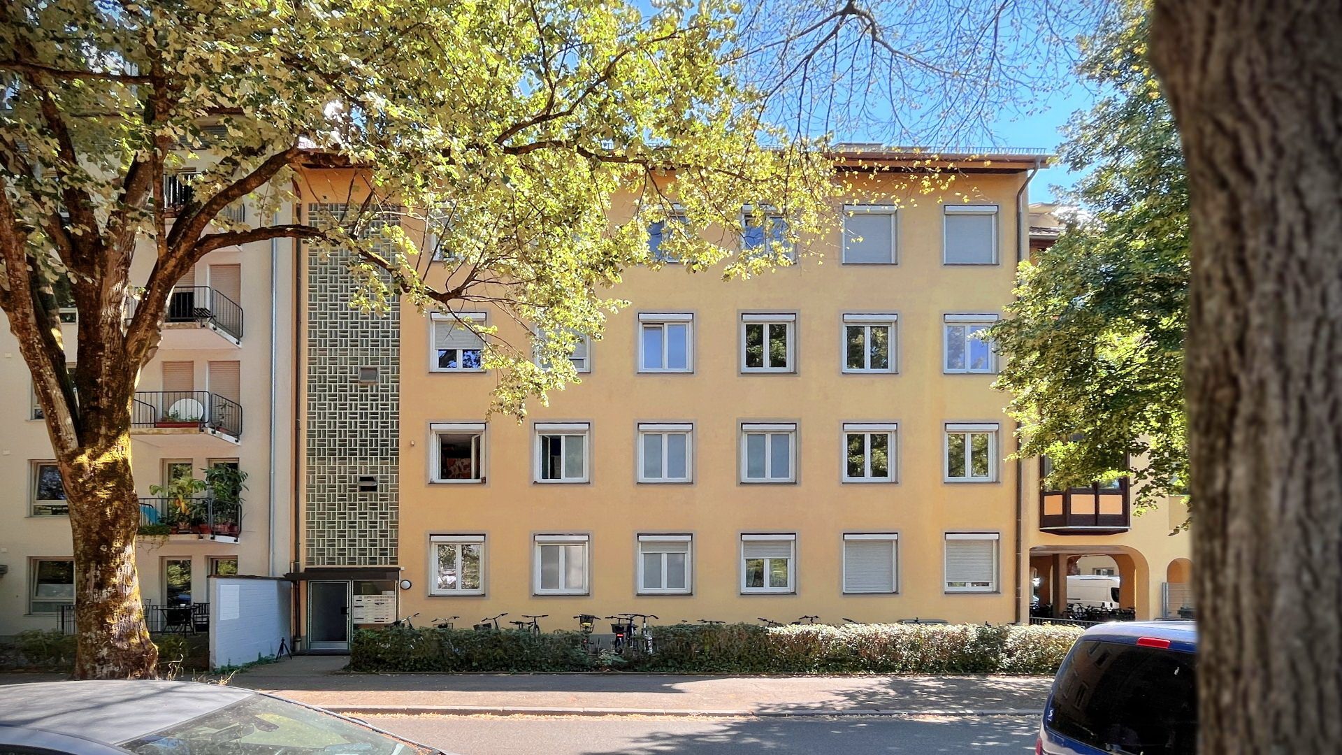 Immobilienangebot - Freiburg i. Br. / Oberau - Wohnen & Investment & Rest - Vermietetes 1-Zimmer-Studentenapartment mit herrlichem Ausblick direkt an der Dreisam