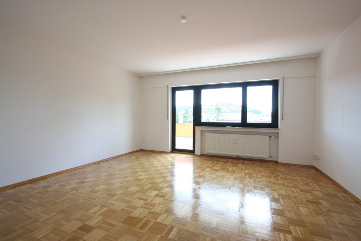 Ingo Leibinger Immobilienvermittlung - Immobilienangebot - Tuttlingen - Alle - Provisionsfrei! Modernisierte 3,5-Zimmer Wohnung mit Balkon und Garage