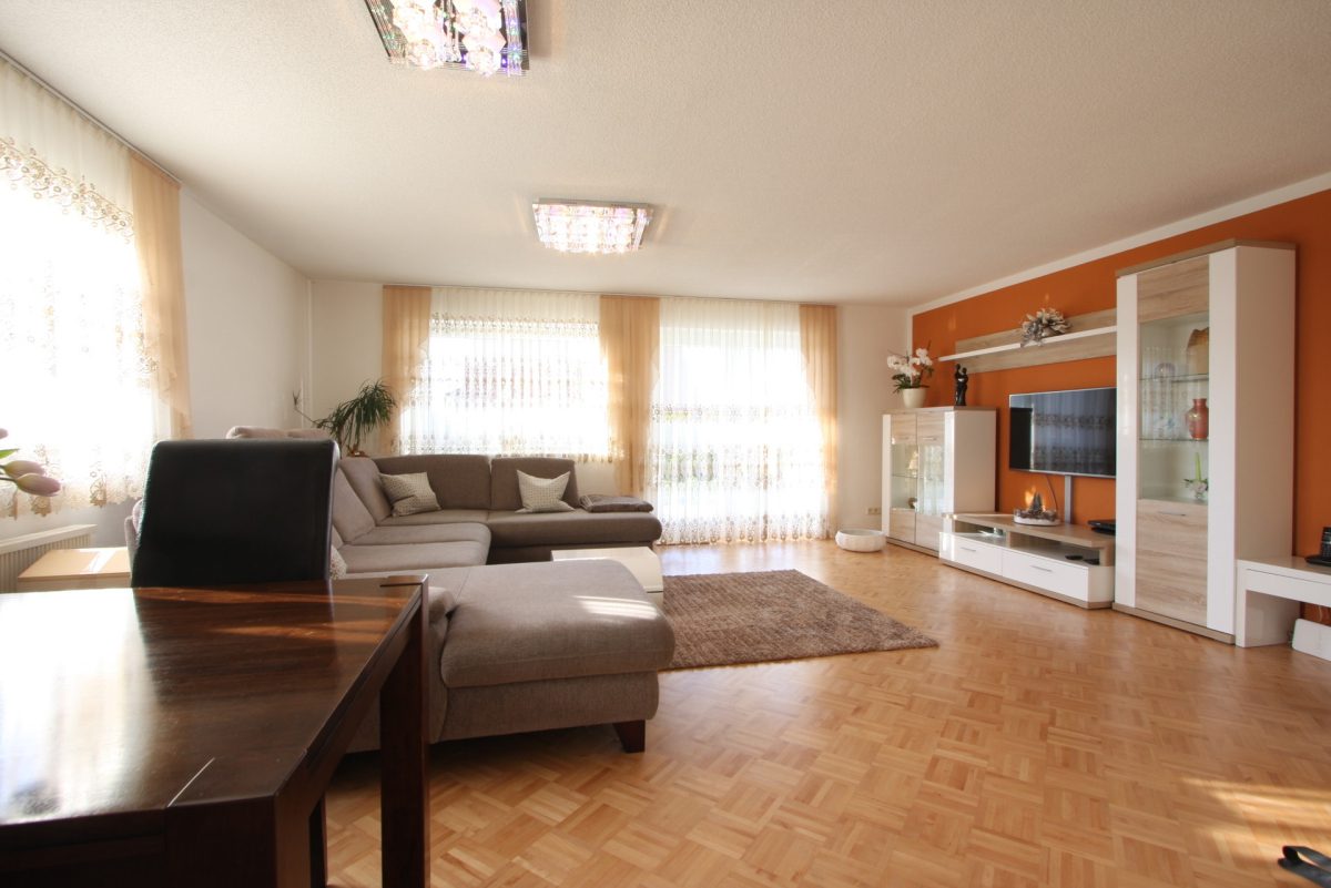 Ingo Leibinger Immobilienvermittlung - Immobilienangebot - Neuhausen - Alle - Schöne sonnige 3-Zimmerwohnung mit großem Gartenanteil