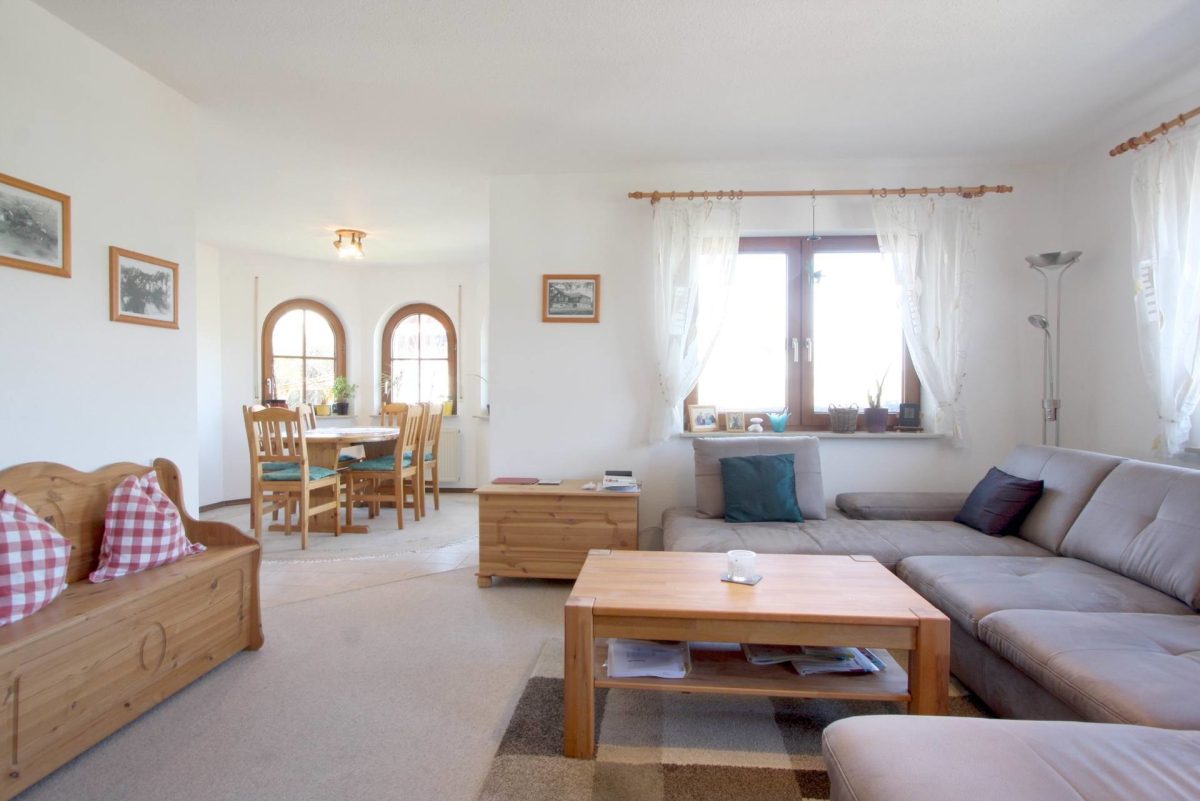 Ingo Leibinger Immobilienvermittlung - Immobilienangebot - Mühlheim - Alle - Schönes Einfamilienhaus mit Einliegerwohnung in Aussichtslage