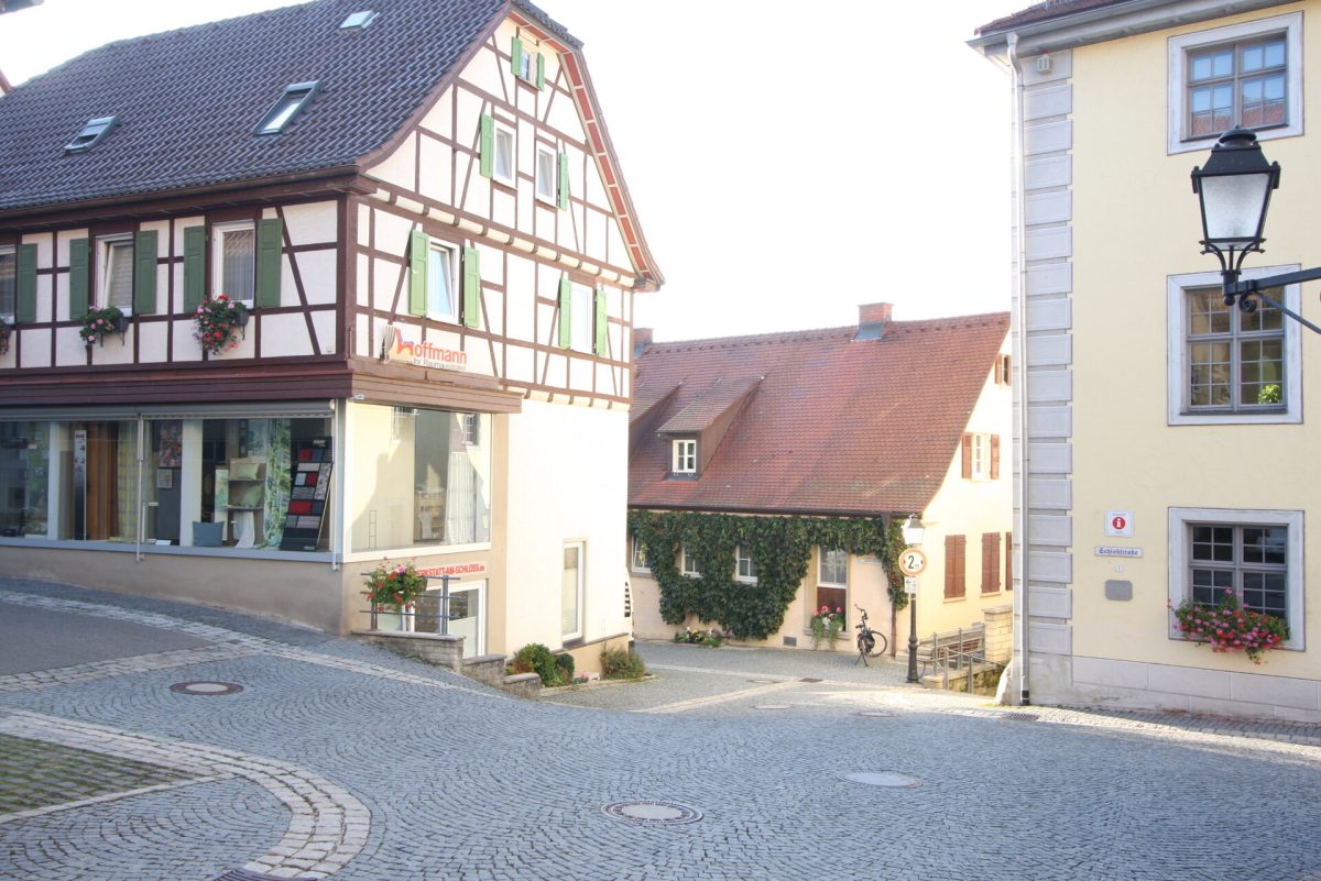 Ingo Leibinger Immobilienvermittlung - Immobilienangebot - Mhlheim - Alle - Großzügige Wohnung mit Ausbaupotential - mit Garage - im Städtle