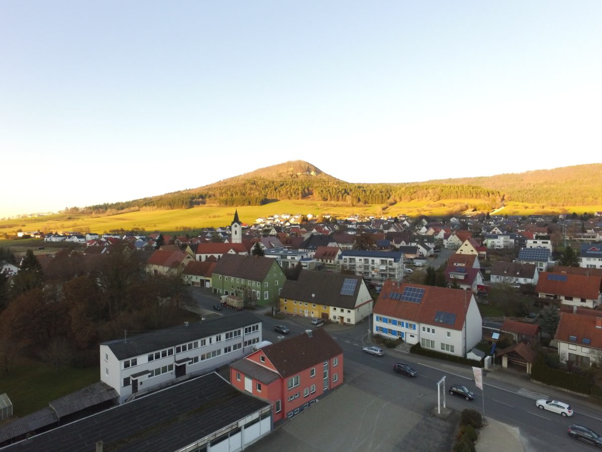 Ingo Leibinger Immobilienvermittlung - Immobilienangebot - Balgheim - Alle - Hier werden Sie gesehen! Büroflächen mit anschließender Lagerhalle und großer Hoffläche!