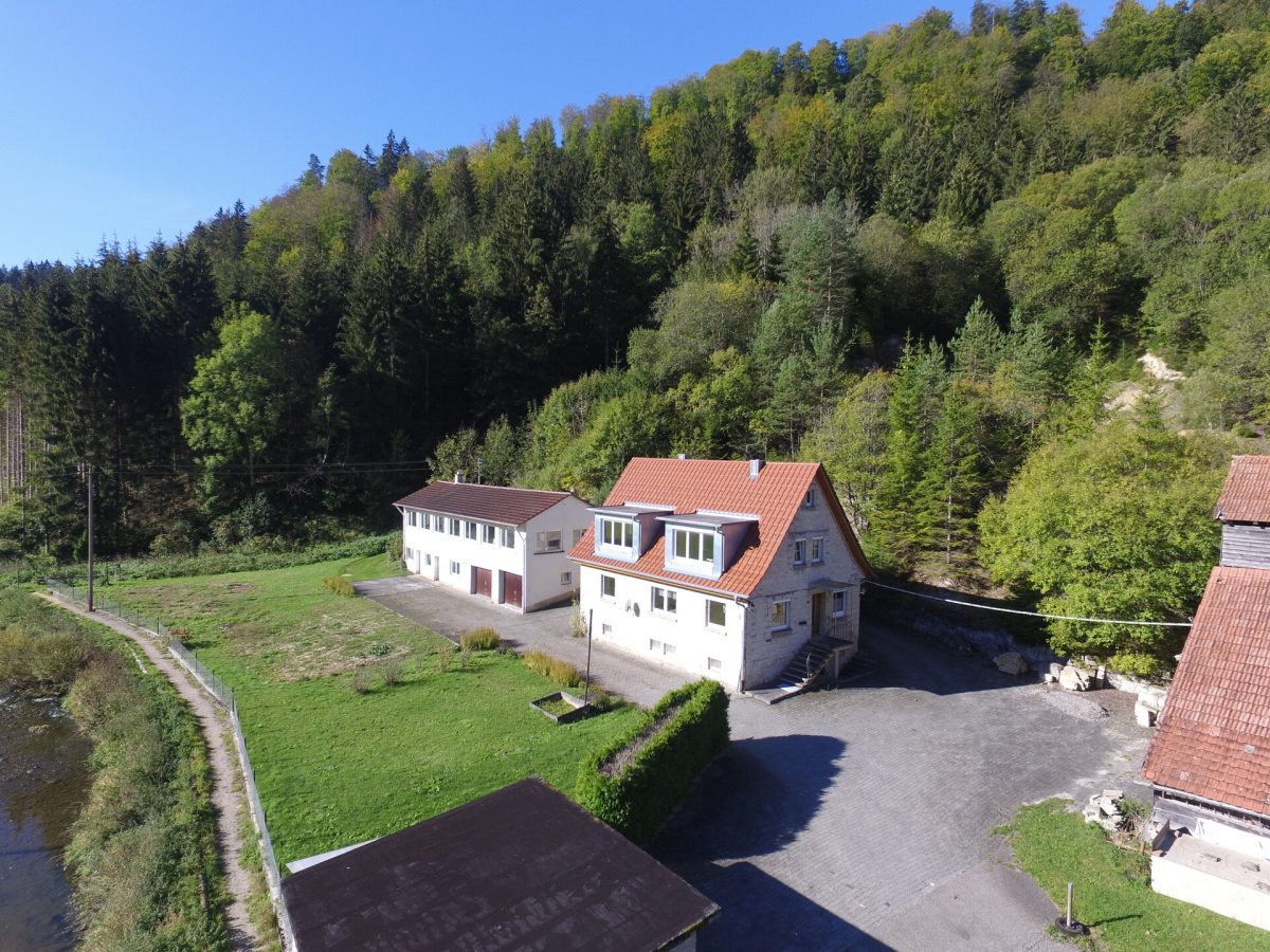 Ingo Leibinger Immobilienvermittlung - Immobilienangebot - Brenthal - Alle - Haus mit Nebengebäude in Alleinlage
