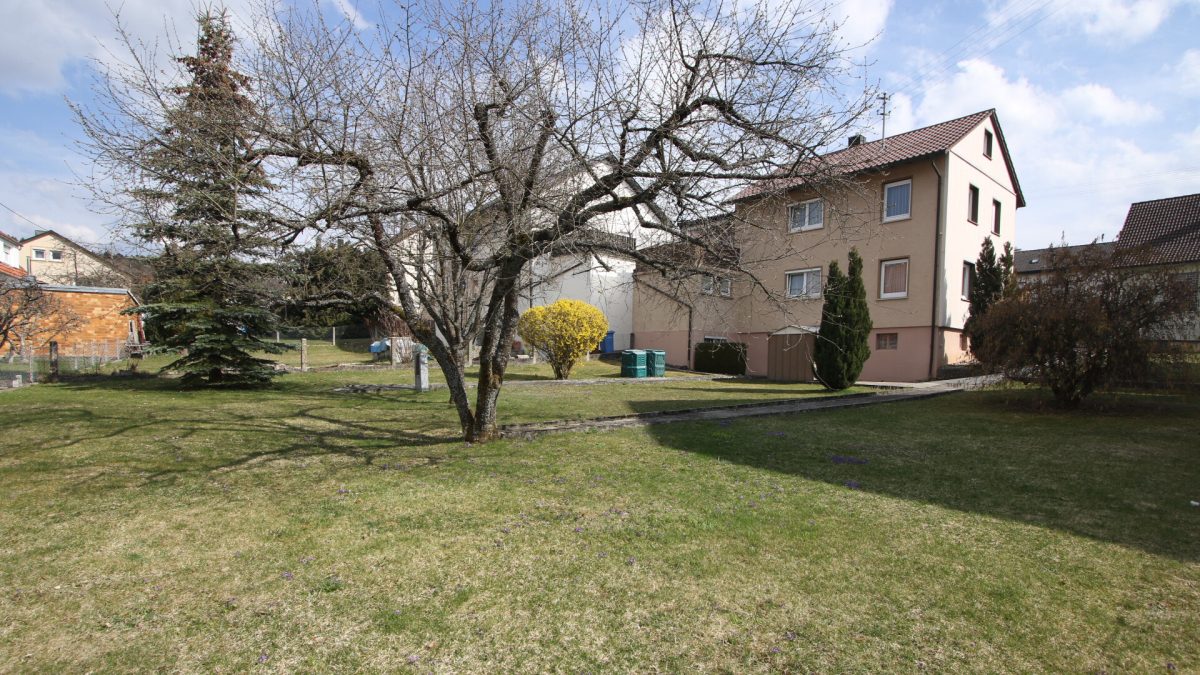 Ingo Leibinger Immobilienvermittlung - Immobilienangebot - Tuttlingen - Alle - Schönes Einfamilienhaus mit großem, sonnigen Garten und Garage in Nendingen