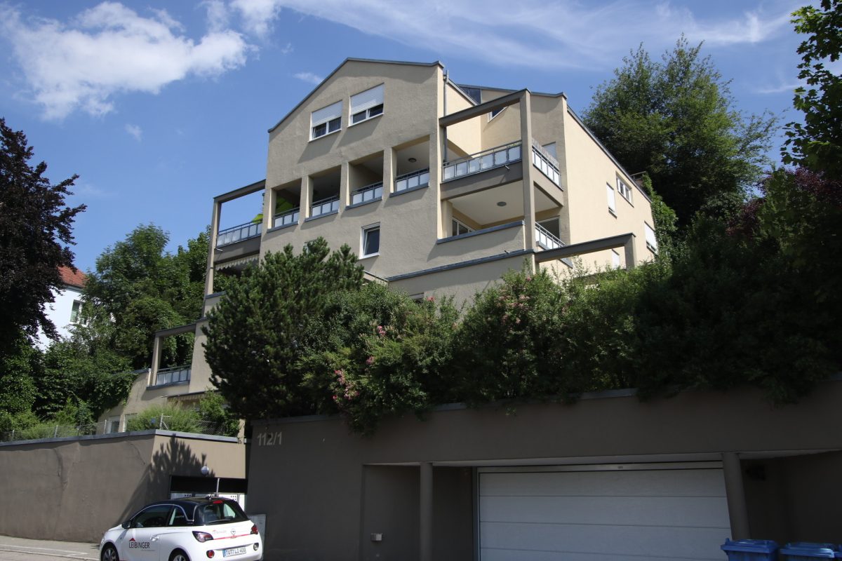 Ingo Leibinger Immobilienvermittlung - Immobilienangebot - Tuttlingen - Alle - Schöne, helle 2-Zimmer Wohnung mit Balkon und herrlicher Aussicht! Tiefgaragenstellplatz inklusive!