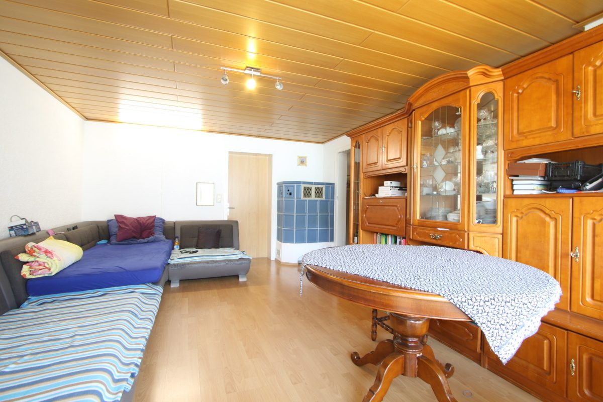 Ingo Leibinger Immobilienvermittlung - Immobilienangebot - Tuttlingen - Alle - 3-Zimmer Wohnung zentral in der Möhringer-Vorstadt! Wintergarten und Garage toppen dieses Angebot!!