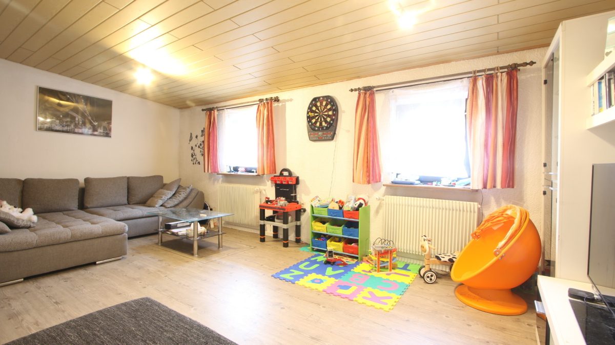 Ingo Leibinger Immobilienvermittlung - Immobilienangebot - Tuttlingen - Alle - VERKAUFT - Reihenhaus in ruhiger Wohnlage in Tuttlingen! Schrebergarten inklusive!