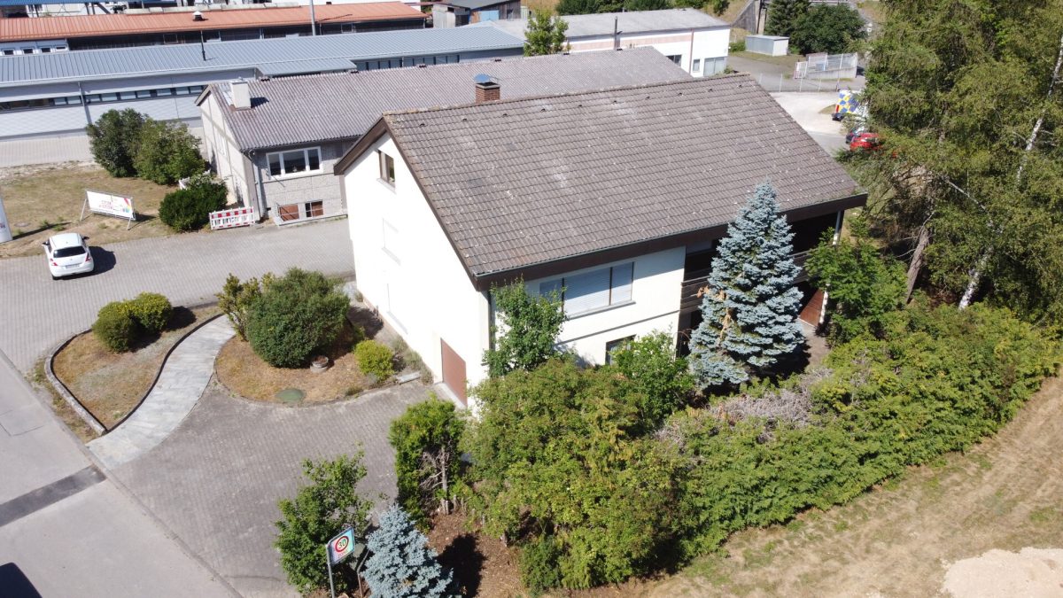 Ingo Leibinger Immobilienvermittlung - Immobilienangebot - Wurmlingen - Alle - Großzügiges Einfamilienhaus am Ortsrand von Wurmlingen!
