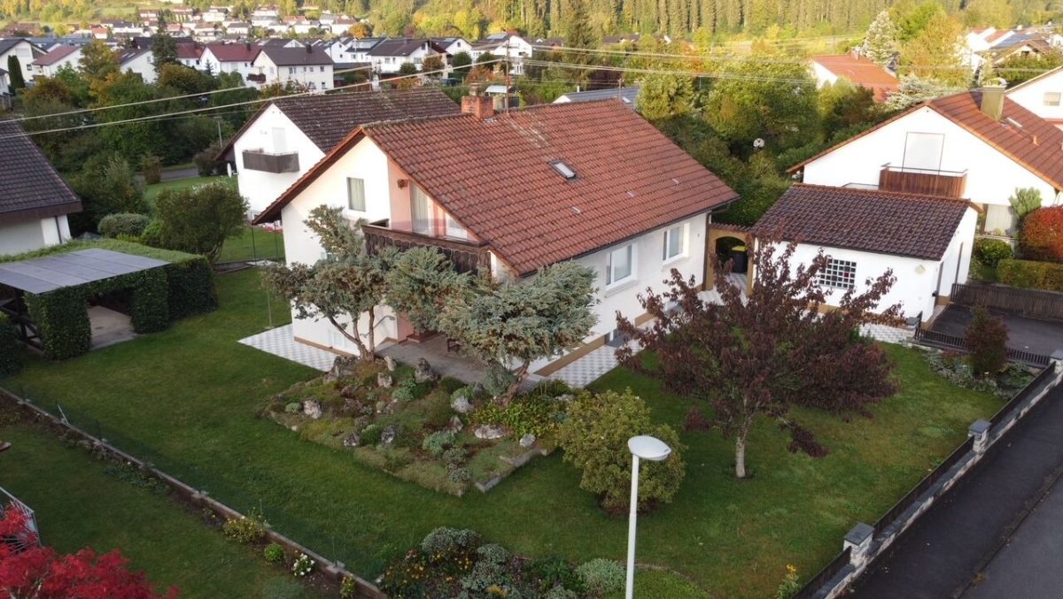 Ingo Leibinger Immobilienvermittlung - Immobilienangebot - Mhlheim an der Donau - Alle - Einfamilienhaus mit großem und gepflegtem Garten!