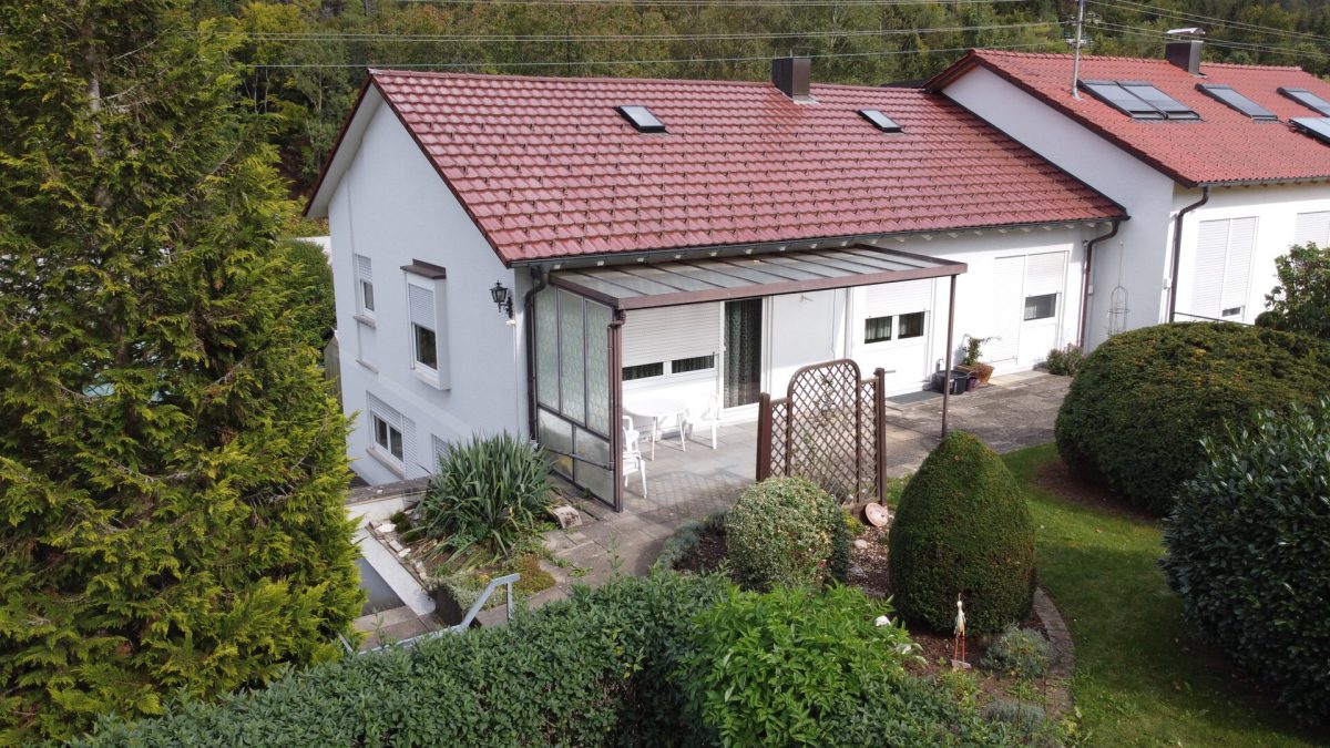 Ingo Leibinger Immobilienvermittlung - Immobilienangebot - Tuttlingen - Alle - Haus mit ca. 900qm Grund in Stadtrandlage von Tuttlingen!