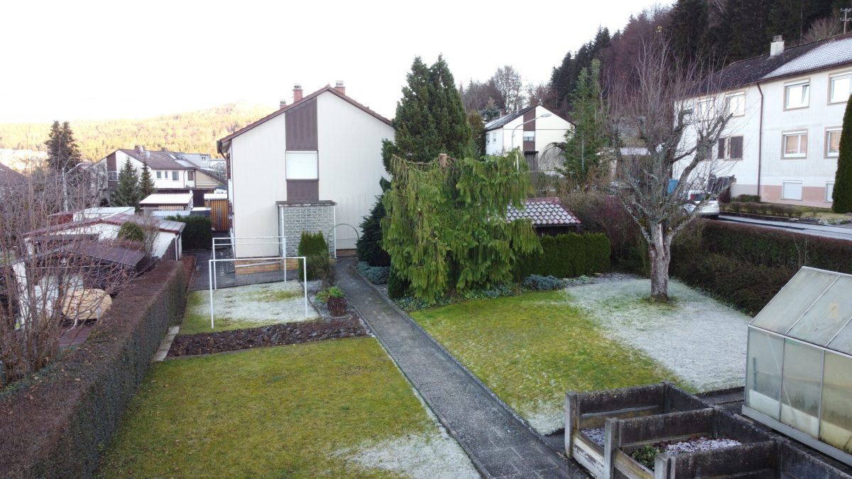 Ingo Leibinger Immobilienvermittlung - Immobilienangebot - Tuttlingen - Alle - Doppelhaushälfte mit großem Garten und Garage!