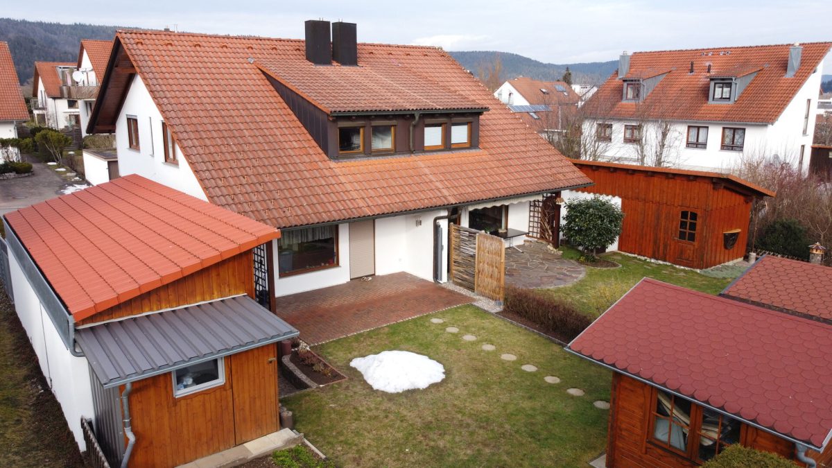Ingo Leibinger Immobilienvermittlung - Immobilienangebot - Tuttlingen - Alle - Doppelhaushälfte mit Garage in beliebter Wohngegend