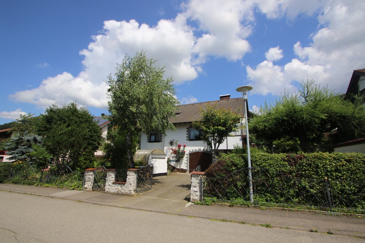 Ingo Leibinger Immobilienvermittlung - Immobilienangebot - Seitingen - Alle - Freistehendes Einfamilienhaus mit großem Garten!