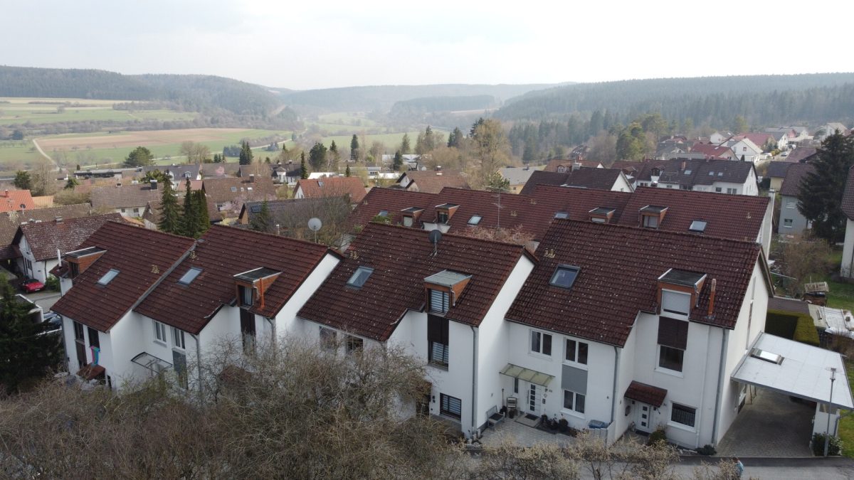Ingo Leibinger Immobilienvermittlung - Immobilienangebot - Tuttlingen-Mhringen - Alle - Reihenhaus mit Garage in traumhaft ruhiger Lage!