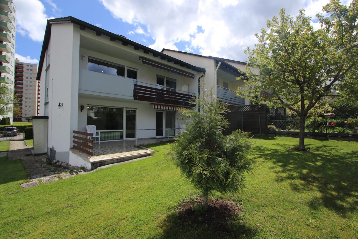 Ingo Leibinger Immobilienvermittlung - Immobilienangebot - Tuttlingen - Alle - Ein-Zweifamilienhaus mit großem Grundstück und 2 Garagen