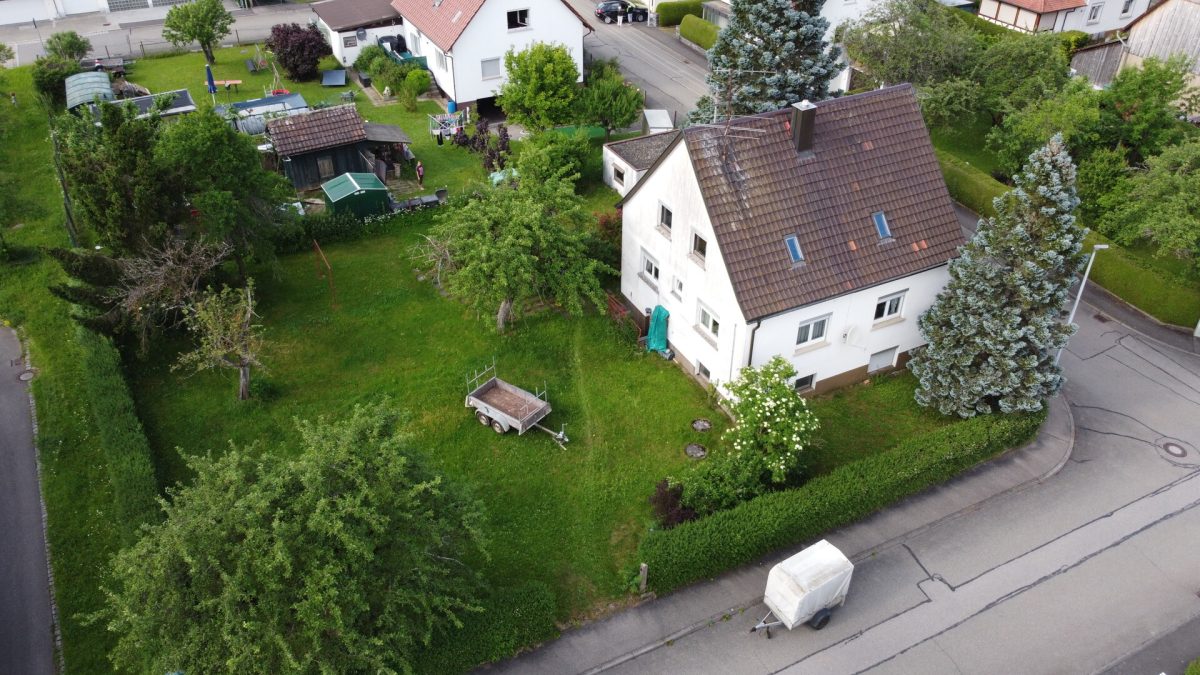 Ingo Leibinger Immobilienvermittlung - Immobilienangebot - Tuttlingen-Nendingen - Alle - Freistehendes Einfamilienhaus mit großem Grundstück und Bauplatz