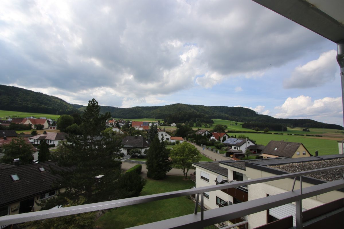 Ingo Leibinger Immobilienvermittlung - Immobilienangebot - Rietheim-Weilheim - Alle - Schöne 5 Zimmer-Wohnung mit herrlichem Ausblick!