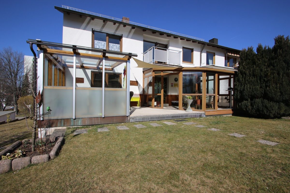 Ingo Leibinger Immobilienvermittlung - Immobilienangebot - Tuttlingen - Alle - Haus mit großem Grundstück und Garage in naturnaher Wohnlage