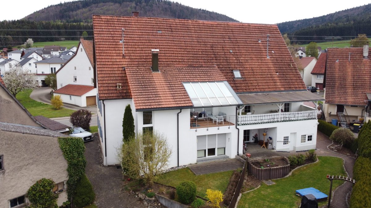 Ingo Leibinger Immobilienvermittlung - Immobilienangebot - Seitingen - Alle - Hochwertiges Zweifamilienhaus mit Garten und Ausbausreserve