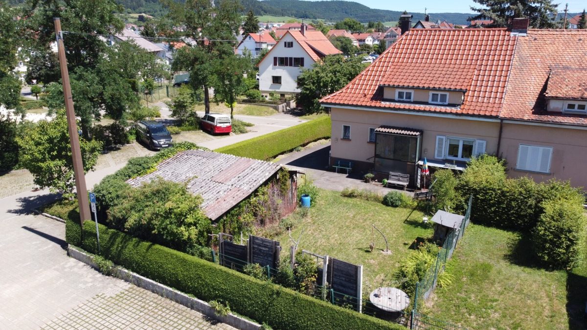 Ingo Leibinger Immobilienvermittlung - Immobilienangebot - Spaichingen - Alle - Charmante Doppelhaushälfte mit Garten in ruhiger Lage