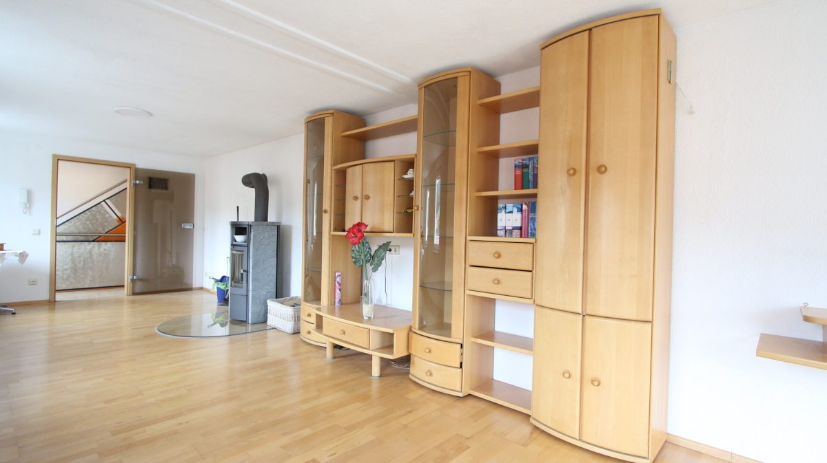 Ingo Leibinger Immobilienvermittlung - Immobilienangebot - Seitingen - Alle - Großes Einfamilienhaus mit Garage und Carport!