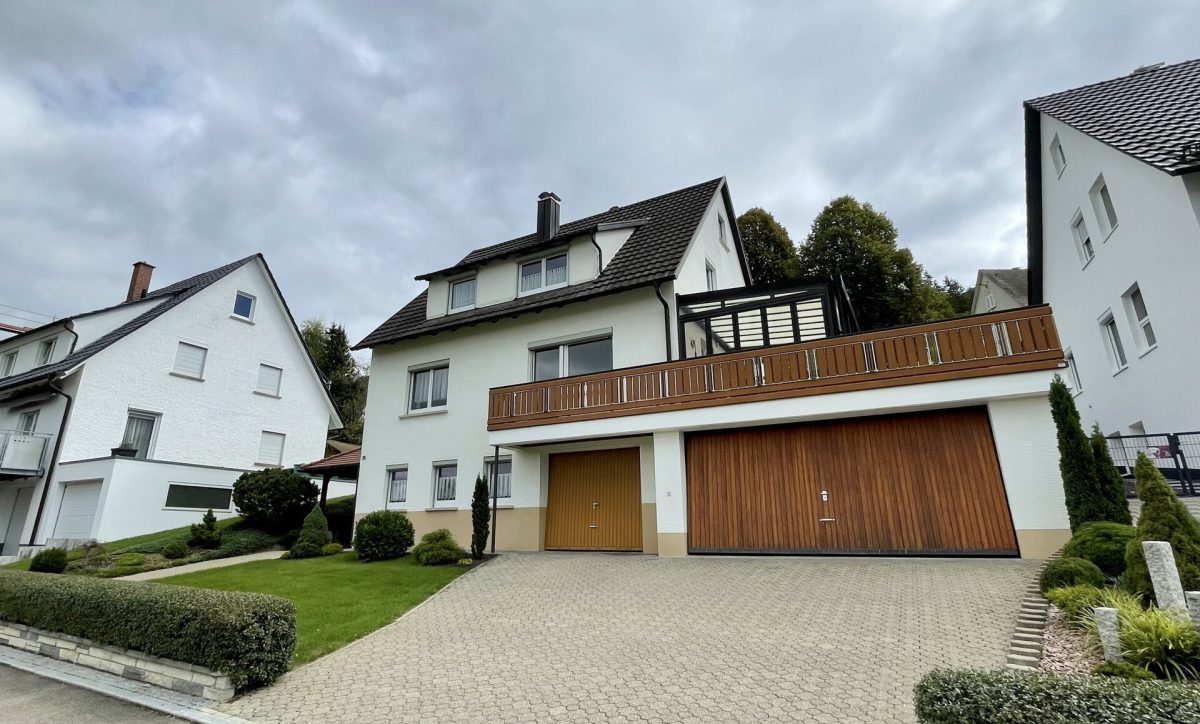 Ingo Leibinger Immobilienvermittlung - Immobilienangebot - Mühlheim - Alle - Haus in herrlicher Aussichtslage, mit tollem Garten und mehreren Garagen