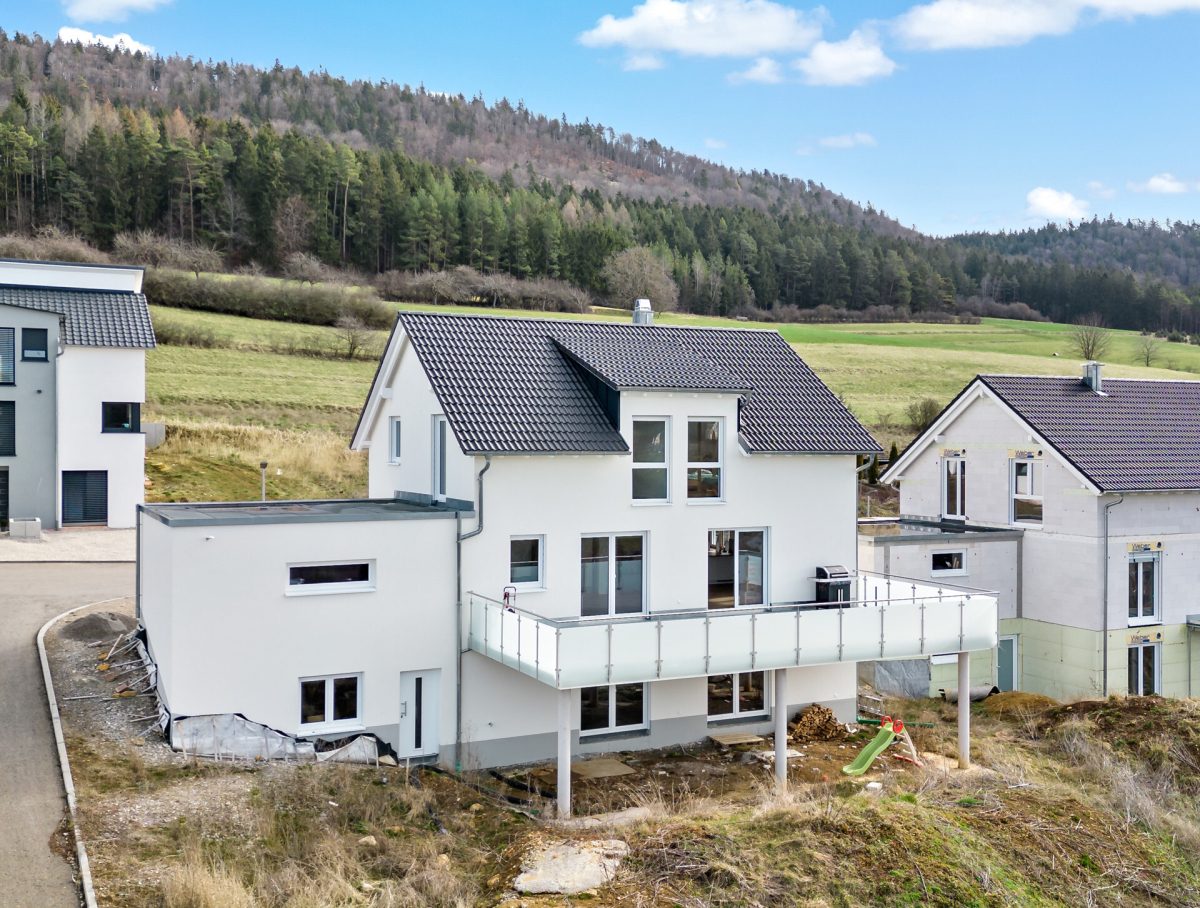Ingo Leibinger Immobilienvermittlung - Immobilienangebot - Seitingen - Alle - Exklusives Haus mit herrlicher Aussicht, großer Terrasse und Sauna sucht neue Eigentümer