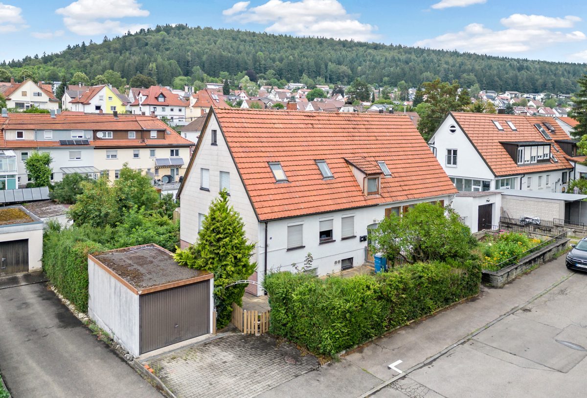 Ingo Leibinger Immobilienvermittlung - Immobilienangebot - Tuttlingen - Alle - PROVISIONSFREI- Einfamilienhaus mit Dachwohnung und Garage