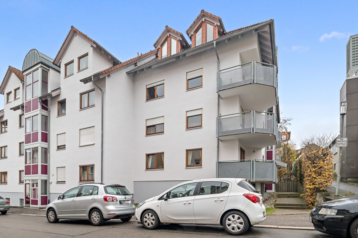 Ingo Leibinger Immobilienvermittlung - Immobilienangebot - Tuttlingen - Alle - PROVISIONSFREI- 2,5-Zimmer Dachwohnung mit Balkon und Tiefgaragenstellplätze zentral gelegen
