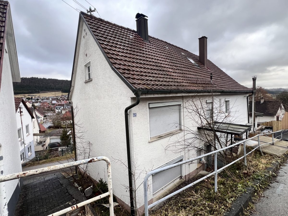 Ingo Leibinger Immobilienvermittlung - Immobilienangebot - Seitingen-Oberflacht - Alle - PROVISIONSFREI - Doppelhaushälfte im Dornröschenschlaf