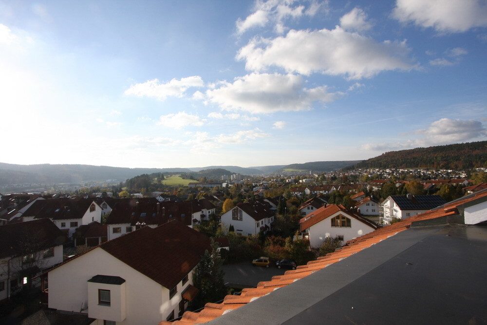Ingo Leibinger Immobilienvermittlung - Immobilienangebot - Tuttlingen - Alle - 3-Zimmer Penthauswohnung mit Balkon in herlich sonniger Aussichtslage