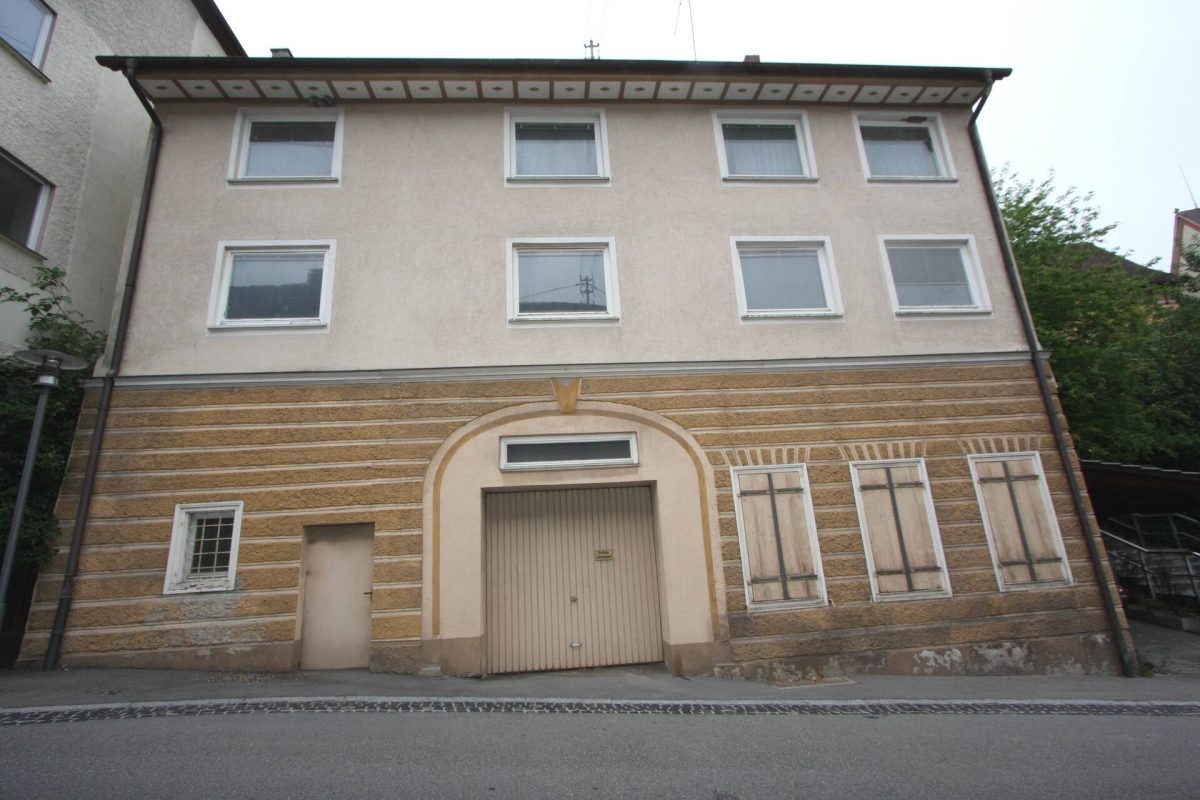 Ingo Leibinger Immobilienvermittlung - Immobilienangebot - Tuttlingen-Mhringen - Alle - Viel Platz für Heimwerker - Zweifamilienhaus im Städtle