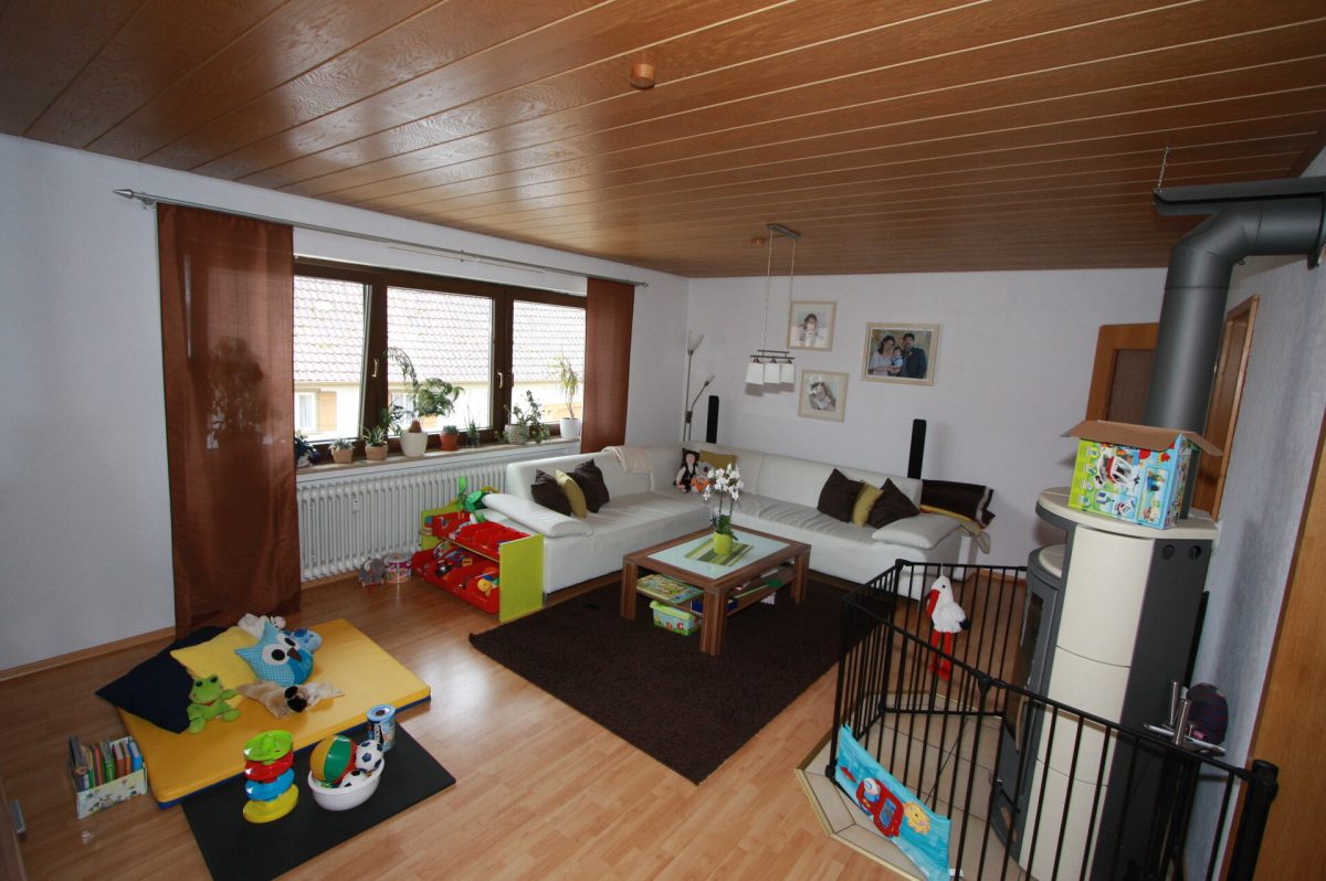 Ingo Leibinger Immobilienvermittlung - Immobilienangebot - Neuhausen - Alle - Teilvermietetes Dreifamilienhaus mit viel Platz