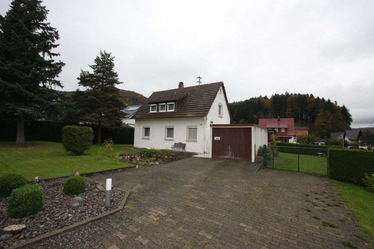 Ingo Leibinger Immobilienvermittlung - Immobilienangebot - Rietheim-Weilheim - Alle - Einfamilienhaus mit Nebengebäude auf großem Grundstück