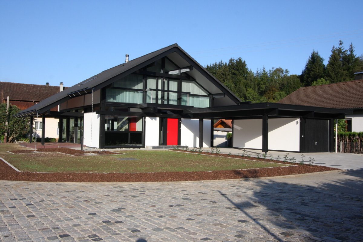 Ingo Leibinger Immobilienvermittlung - Immobilienangebot - Tuttlingen-Nendingen - Alle - Imposantes Wohnhaus mit Garten