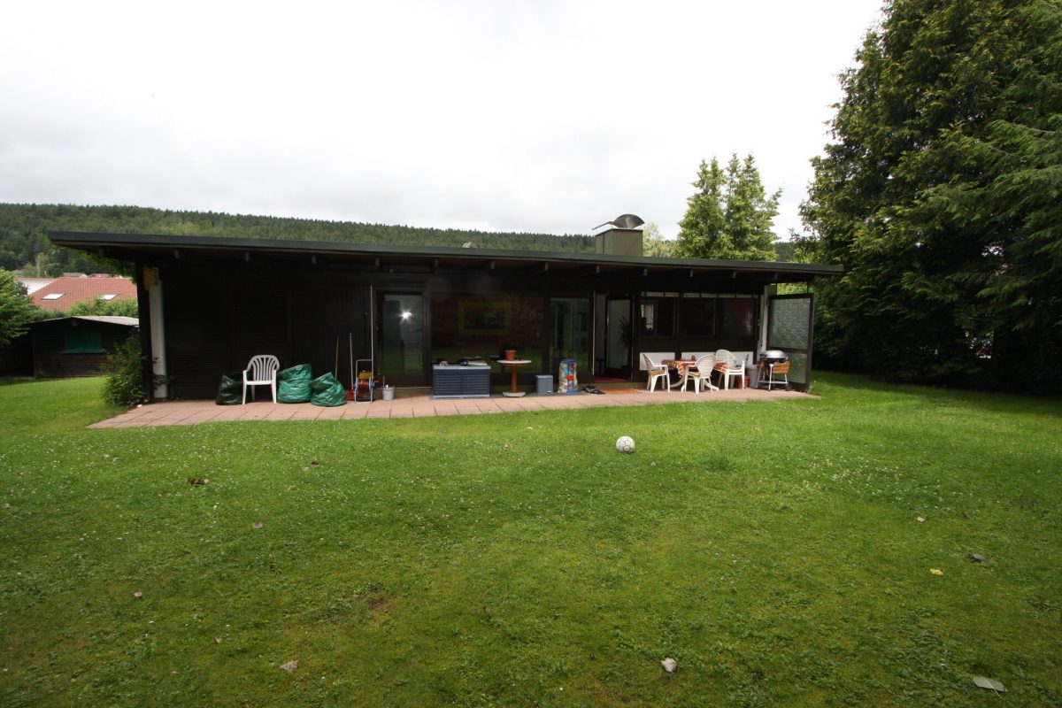 Ingo Leibinger Immobilienvermittlung - Immobilienangebot - Tuttlingen - Alle - Flachdachbungalow mit herrlichem Grundstück
