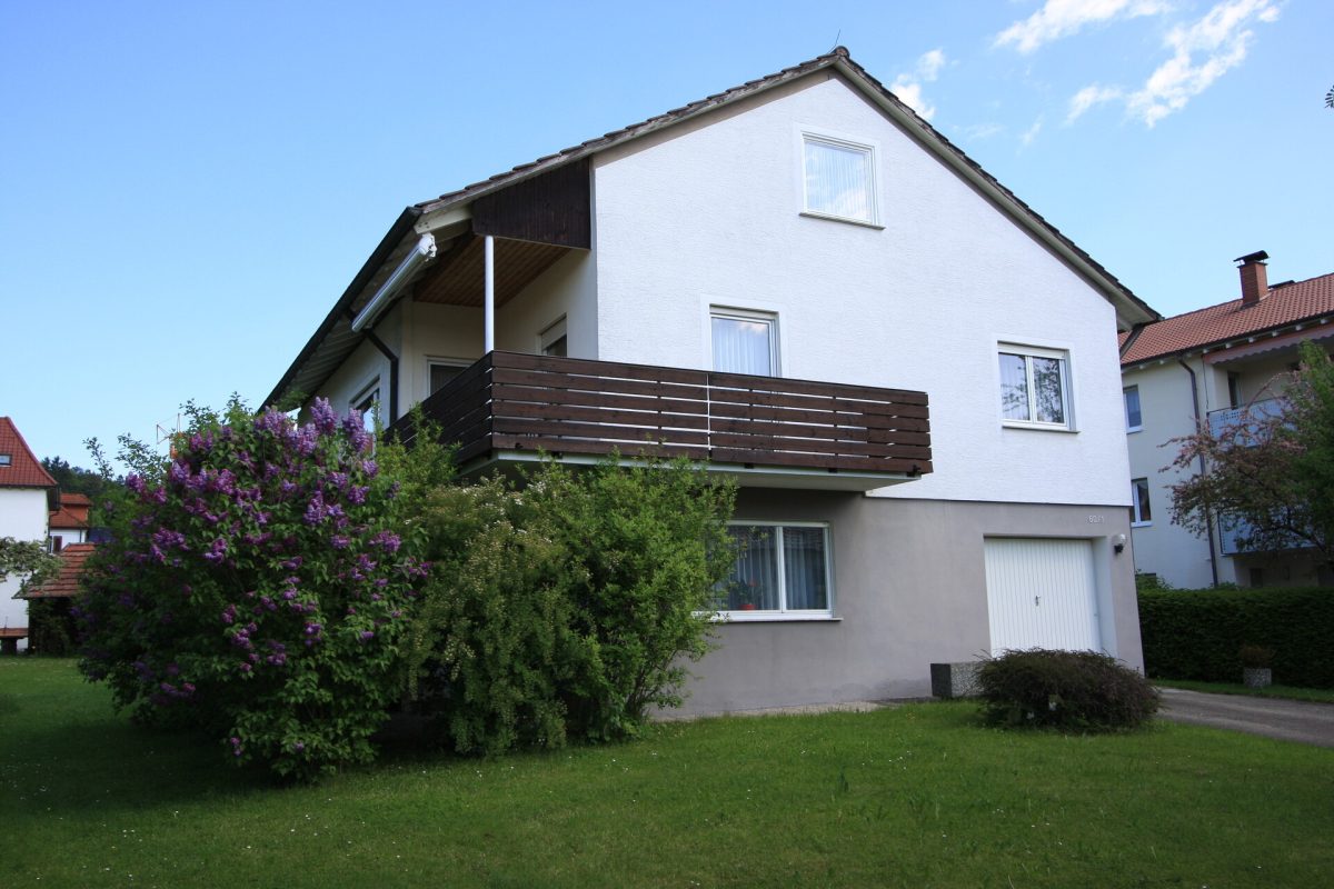 Ingo Leibinger Immobilienvermittlung - Immobilienangebot - Tuttlingen - Alle - Freistehendes Ein-/ Zweifamilienhaus mit ca. 630 m² Grundstück