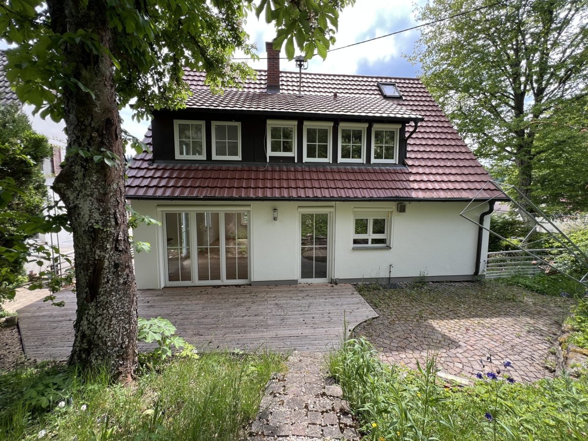 Ingo Leibinger Immobilienvermittlung - Immobilienangebot - Tuttlingen - Alle - PROVISIONSFREI- Gemütliches, renoviertes Einfamilienhaus mit Garten & Doppelgarage