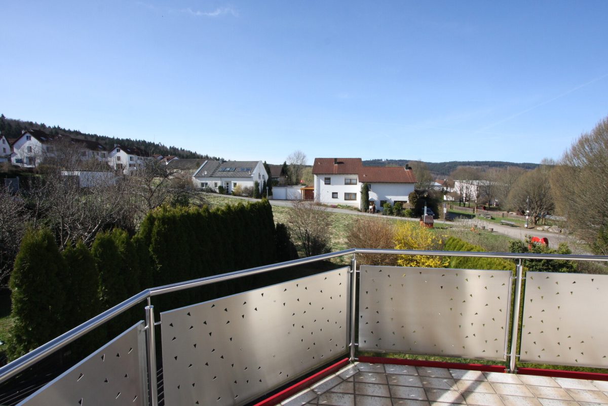 Ingo Leibinger Immobilienvermittlung - Immobilienangebot - Tuttlingen - Alle - Geräumige Doppelhaushälfte in beliebter Wohngegend