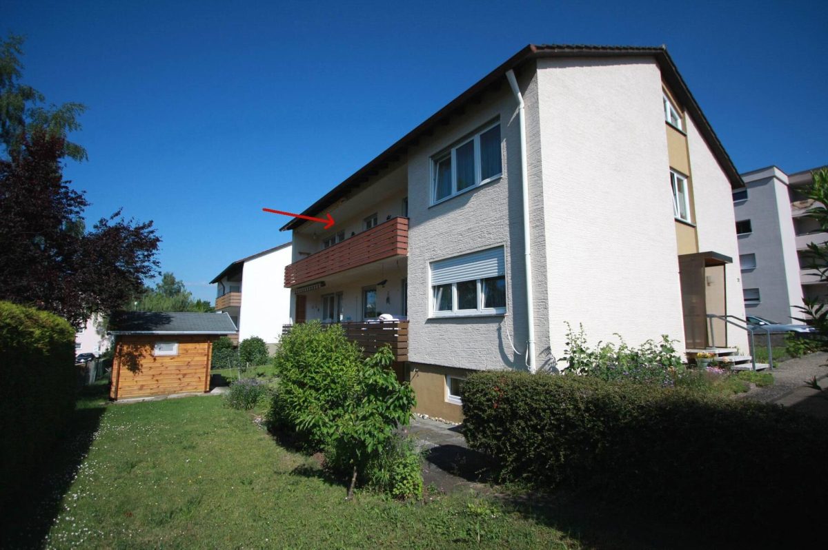 Ingo Leibinger Immobilienvermittlung - Immobilienangebot - Tuttlingen - Alle - 4 Zimmer-Wohnung im Zweifamilienhaus mit 3 Garagen